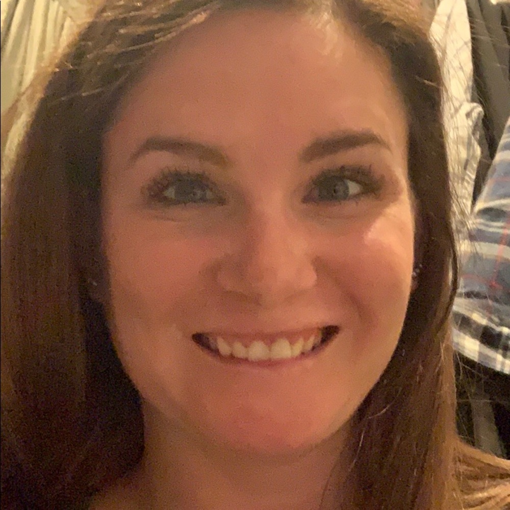 Meet your Posher, Alexis